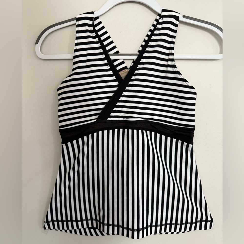 EUC Lululemon built-in-bra tank women’s size 6
